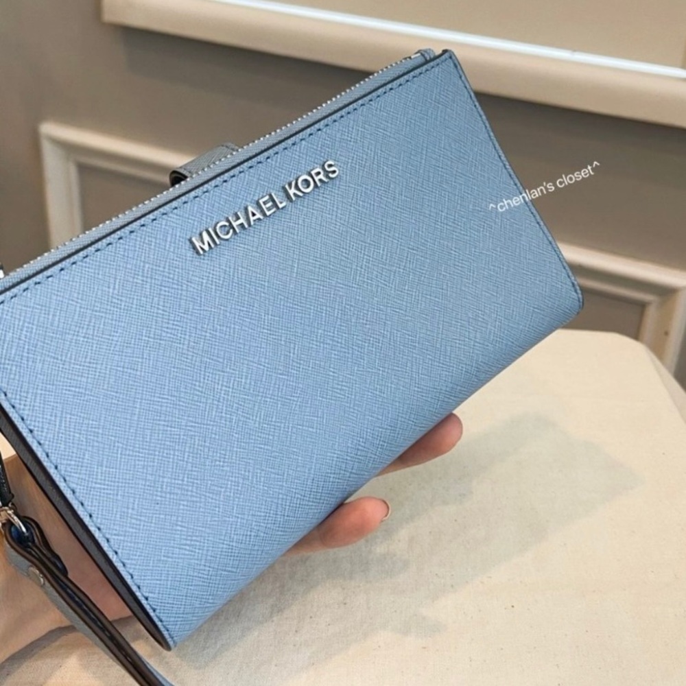 ✨NWOT Michael Kors double zipper wristlet wallet